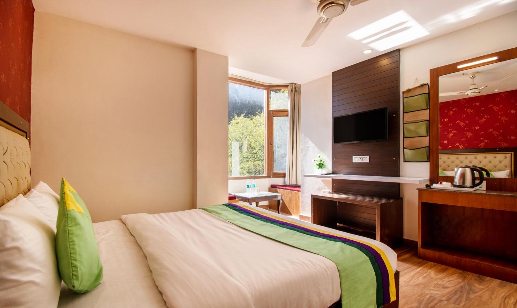 Hotel Ambika Residency, Near Hidimba Devi Temple Manāli Zewnętrze zdjęcie