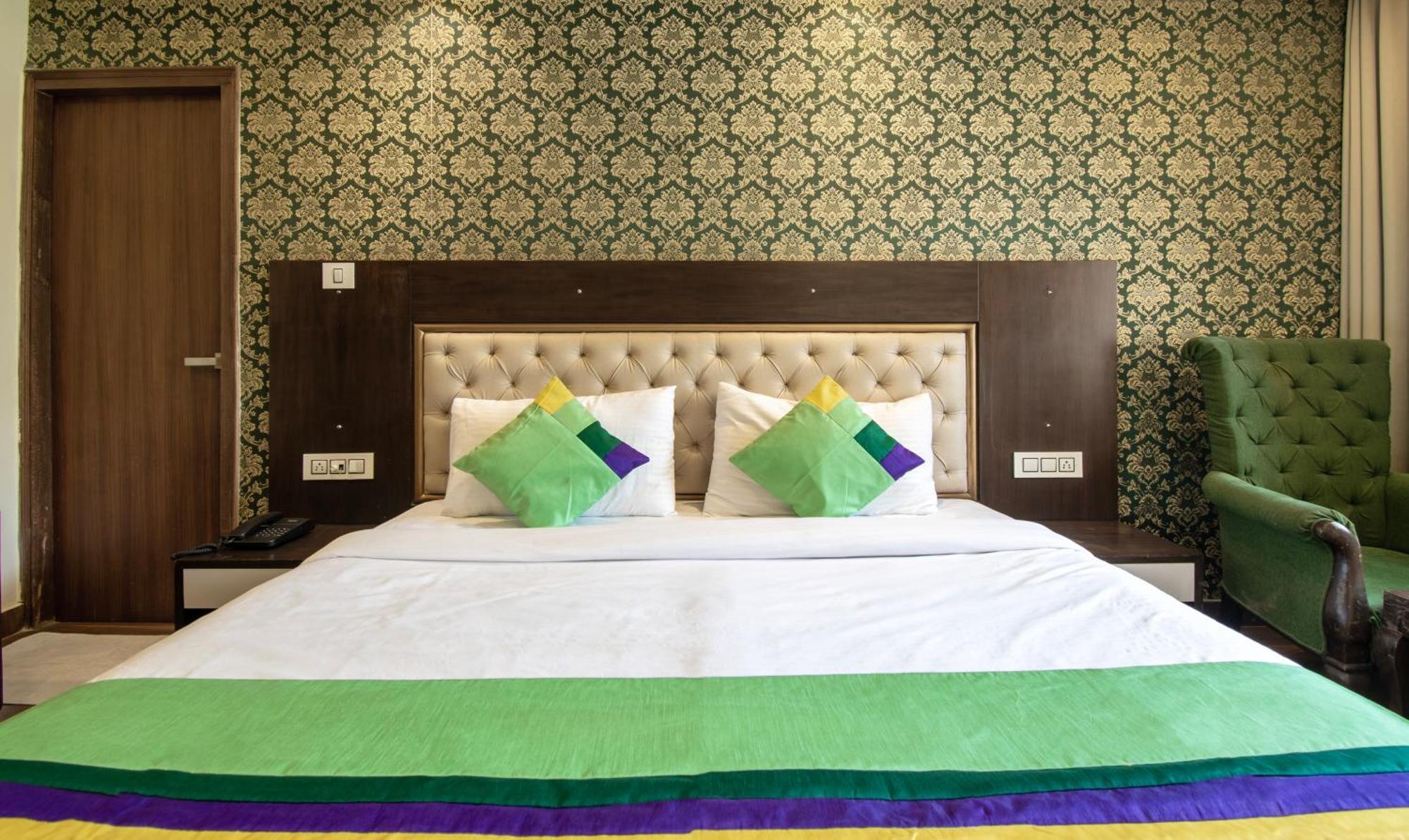 Hotel Ambika Residency, Near Hidimba Devi Temple Manāli Zewnętrze zdjęcie
