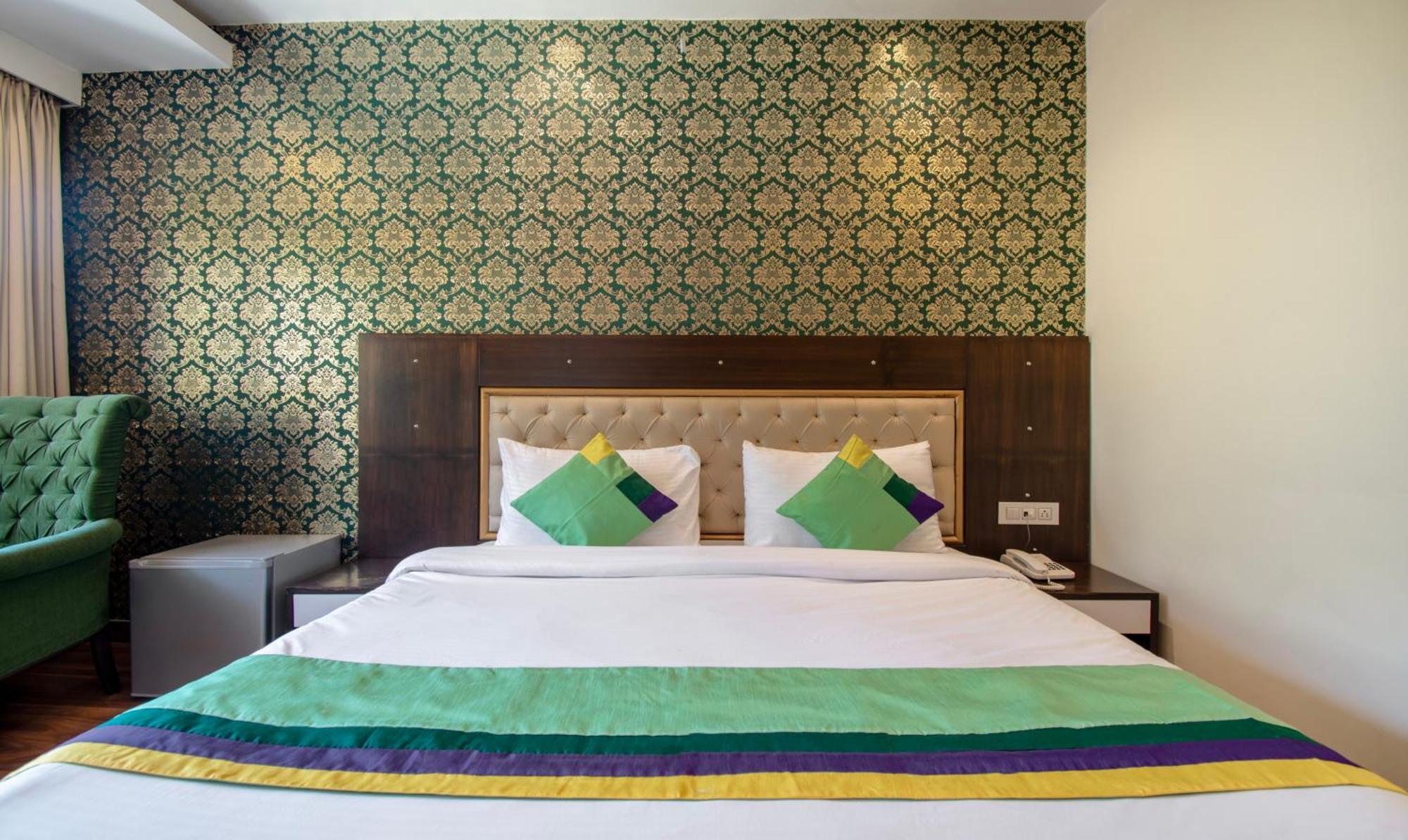 Hotel Ambika Residency, Near Hidimba Devi Temple Manāli Zewnętrze zdjęcie
