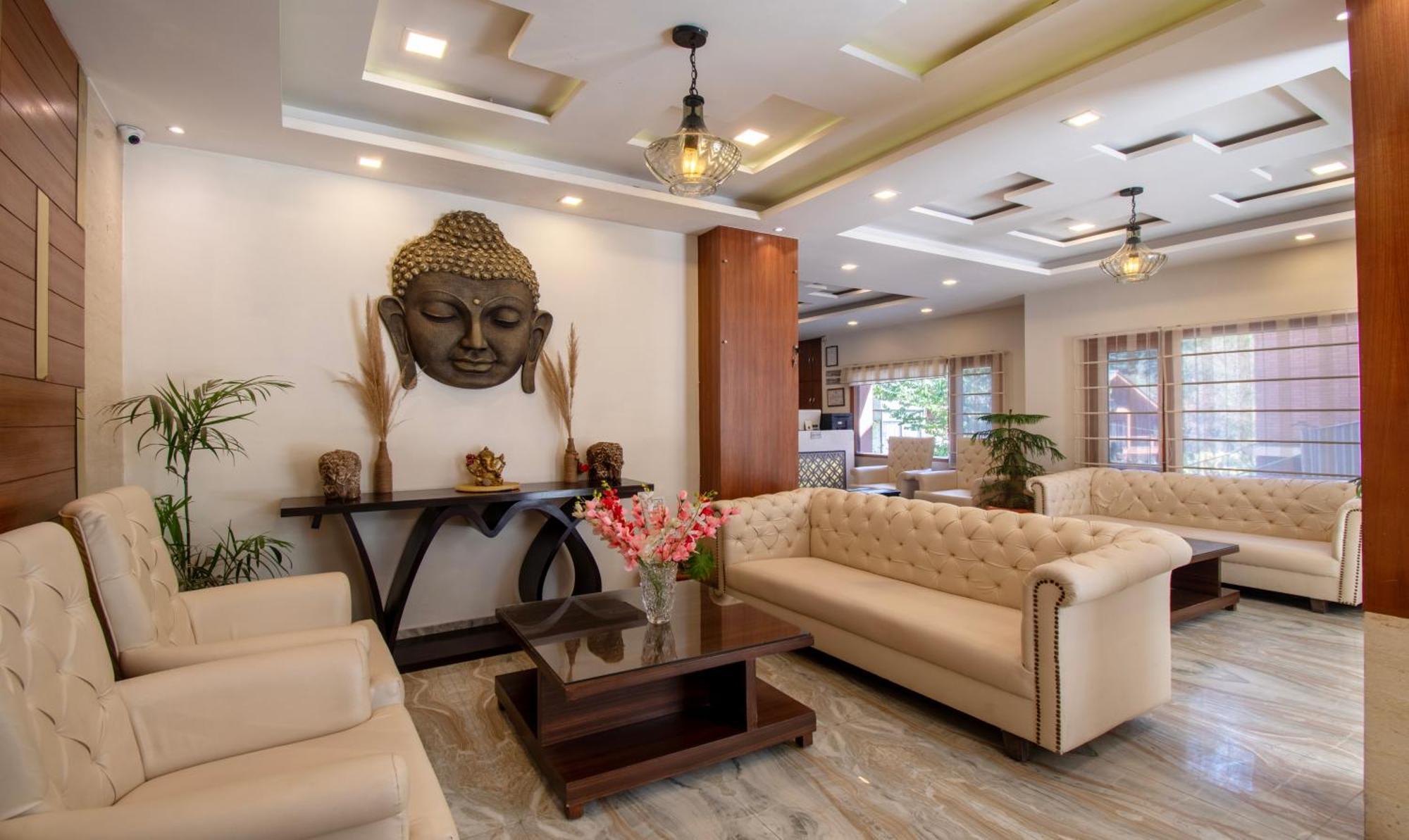 Hotel Ambika Residency, Near Hidimba Devi Temple Manāli Zewnętrze zdjęcie