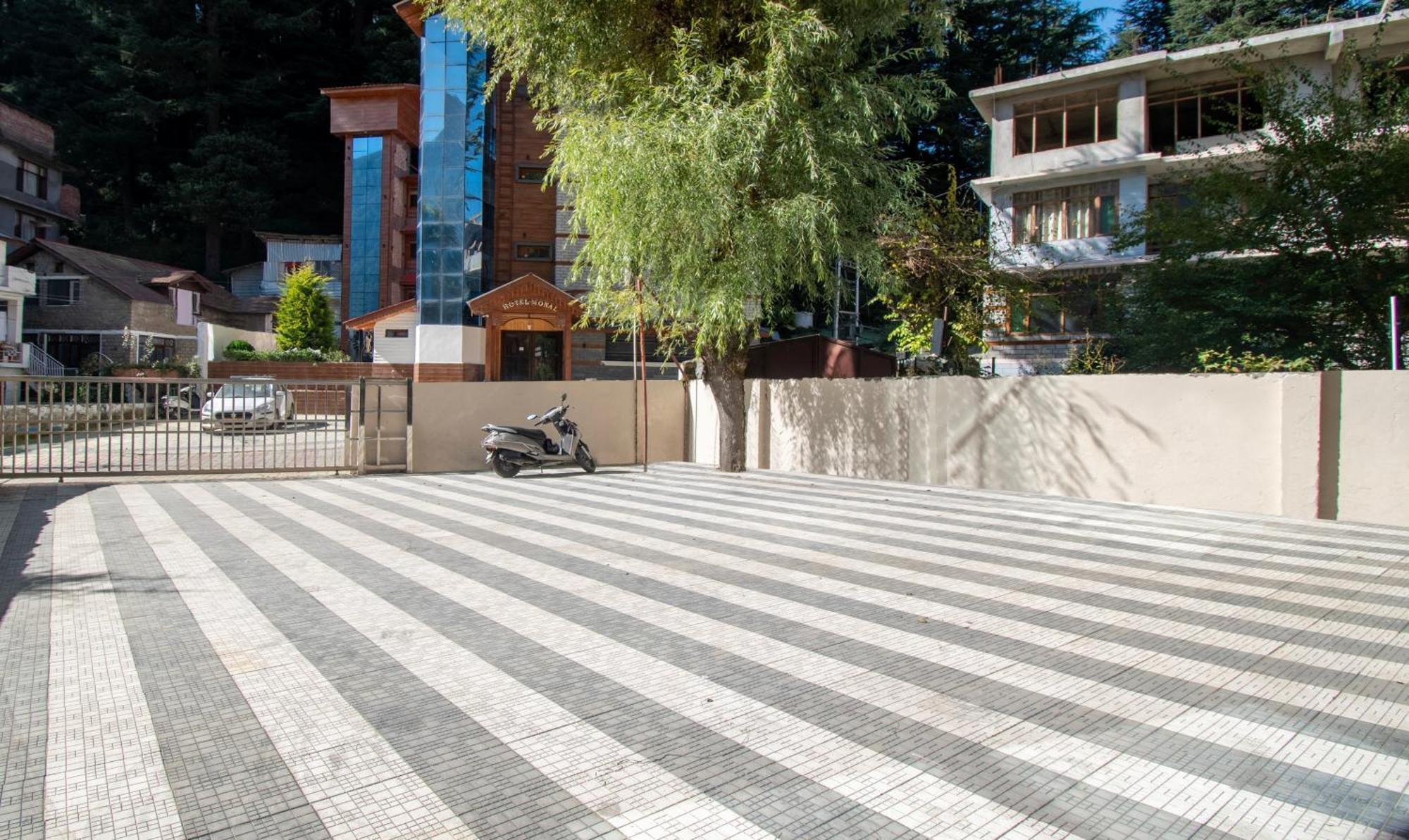 Hotel Ambika Residency, Near Hidimba Devi Temple Manāli Zewnętrze zdjęcie